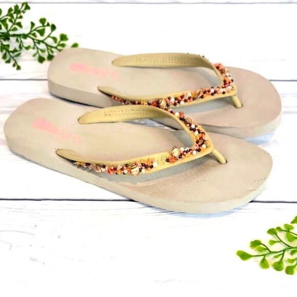 Roxy Women's Seashell Beaded Tan Flip Flops Size 7/8 - Picture 1 of 8